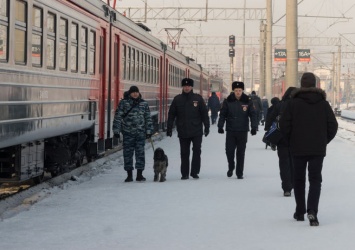 Силовики сняли с поезда 35 кузбассовцев за пьянство