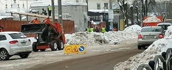 Дмитрий Денисов обещал купить технику для уборки тротуаров от снега
