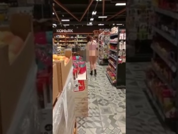 Голая жительница Волгограда устроила пьяный скандал в магазине