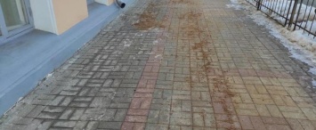 Калужане жалуются на бессмысленное посыпание тротуаров песком