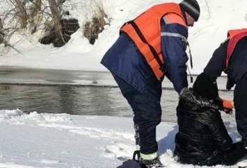 Спасатели достали 12-летнюю девочку из ледяной Аткары