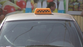В Энгельсе таксист поверил пассажиру-"решале" и остался без 102 тысяч