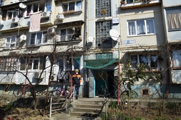 Эвакуировано еще два подъезда дома с трещиной на Ахуне