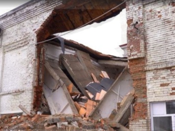 Власти Междуреченска рассказали о судьбе школы с обрушившейся крышей
