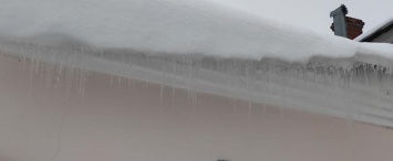 В Калуге из-за снега на крыше затопило квартиру