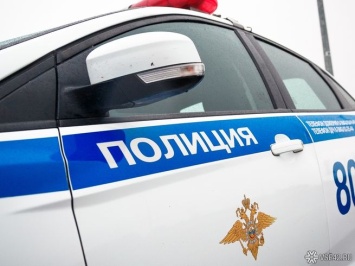 Иномарка на полном ходу протаранила машину ГИБДД в Новокузнецке