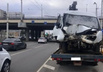 В Калининграде из-за оборванной автомобилем контактной сети пострадали пешеходы