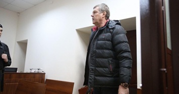 Шансонье Новиков допрошен по делу о махинациях при возведении поселка «Бухта Квинс»