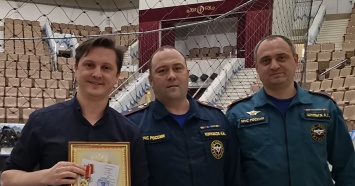 В Нижнем Тагиле директору цирка вручили награду «370 лет пожарной охране России»