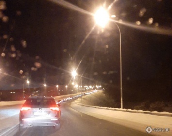 В Кемерове собралась большая пробка из-за аварии на мосту