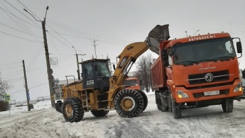 Дворы в Барнауле от снега начнут чистить утром 26 декабря