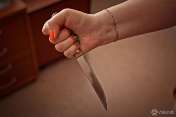 Курсант полиции задержал в московском метро напавшую с ножом на пассажирку женщину