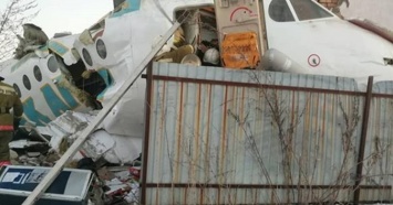 В Казахстане разбился самолет с почти сотней пассажиров на борту