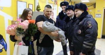 В Екатеринбурге сотрудники ГИБДД помогли женщине вовремя доехать до роддома