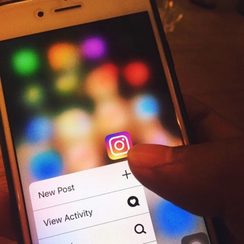 В преддверии новогодних праздников мошенники взламывают аккаунты Instagram