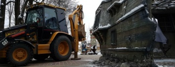 Арендатор Александр Каракулов начал демонтировать парковые скульптуры, но был остановлен