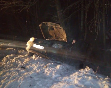 Ранним утром на дороге в Карелии столкнулись Mitsubishi Pajero и Mazda
