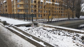 Разобрали и бросили: что будет с пешеходной частью моста на ул. Толстого в Симферополе