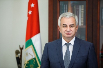 Президент Абхазии не исключил введения в стране чрезвычайного положения