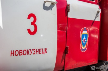 16 человек тушили пожар в частном секторе Новокузнецка