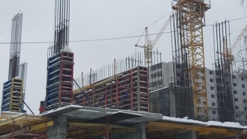В Барнауле строят небоскреб в гуще частного сектора