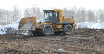 В Екатеринбурге подожгли ликвидировавший тлеющую свалку бульдозер