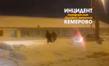 Кемеровчане устроили драку на проезжей части оживленной улицы