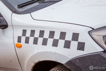 Новосибирский таксист избил пассажира за отказ помочь вытащить авто из кювета