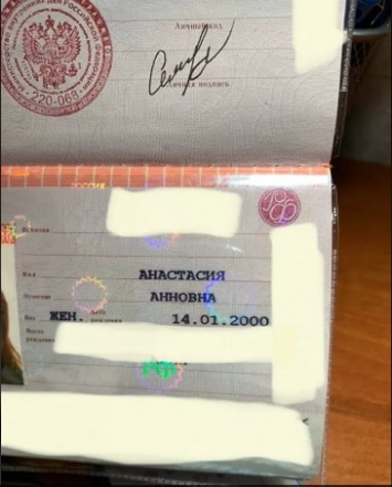 Молодая феминистка из Барнаула заменила отчество в паспорте на «матчество»