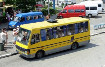 В Ялте власти заставили грубых водителей автобусов просить прощения; двум объявлен выговор