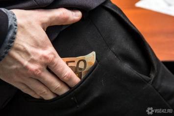 Засунувший руку в мужские штаны карманник попался в кемеровском транспорте