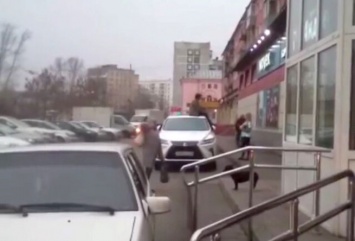 Жительница Кузбасса будет лечиться после кульбитов на крыше чужого авто