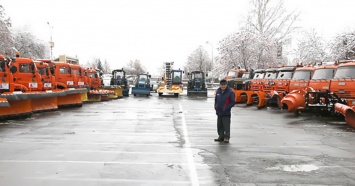 16 единиц снегоуборочной техники вышли на дороги Нижнего Тагила