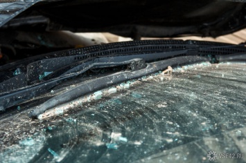 Грабитель на угнанном автомобиле вылетел в кювет кузбасской трассы