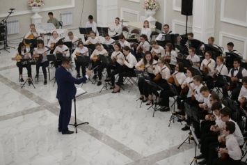 Оркестр русских народных инструментов дал заключительный концерт для сахалинцев