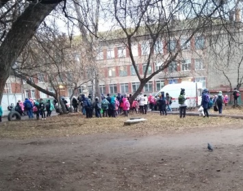 Старшеклассник сообщил о минировании школы в Омске