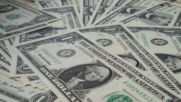 Эксперты разъяснили, с чем связано усиление рубля по отношению к доллару США