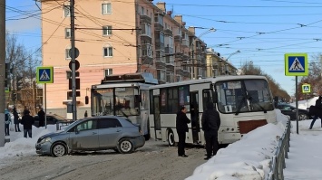 ДТП с участием автобуса произошло в Барнауле