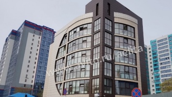 Пятиэтажный офисник продают в Барнауле за 137 млн рублей