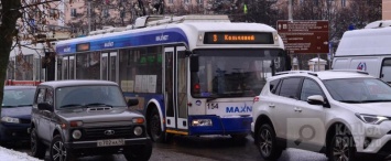 Троллейбусы vs "пазики". Вечная борьба