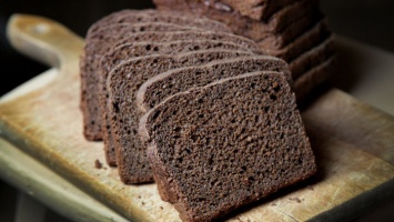 Эксперты прокомментировали, может ли подорожать черный хлеб из-за неурожая ржи