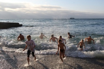 В Крещение юные дзюдоисты Ялты провели открытую тренировку и искупались в море
