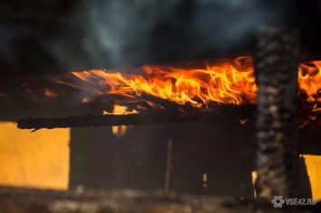 Пожар вспыхнул в частном жилом доме в Кемерове