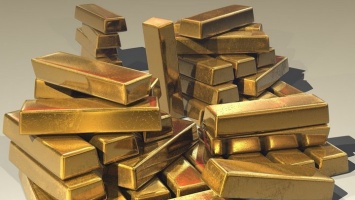 Эксперты уверены: деньги стоит вкладывать в золото и облигации