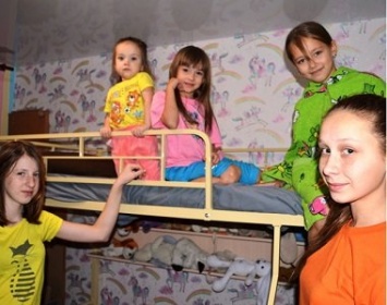 Многодетная семья из Донецка получила квартиру в Карелии