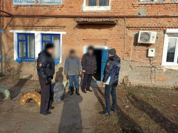 Мужчина зарубил приятеля топором за назойливое пение в Саратовской области