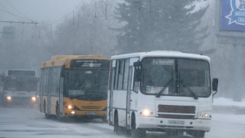 Три дороги закрыли в Алтайском крае из-за снежного шторма