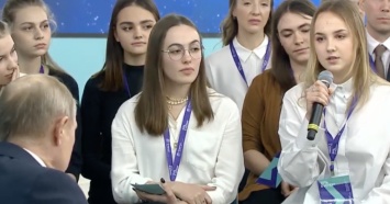 Уральские студентки встретились с Путиным в Сочи