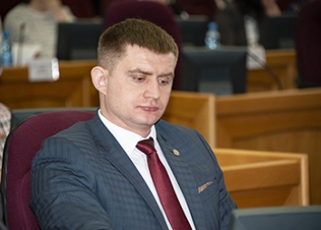 Андрею Домашенкину вручили удостоверение депутата амурского Заксобрания