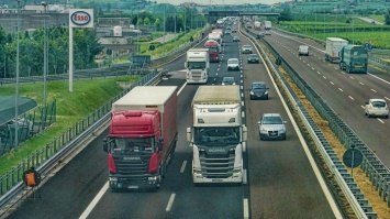 Госавтоинспекция сообщила, в какие дни выдает допуск для перевозки опасных грузов